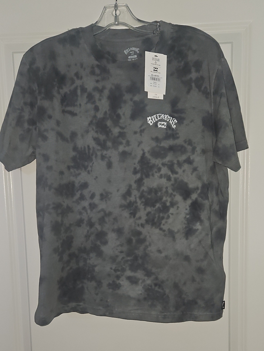 Men's Small - Billabong T-shirt - NWT